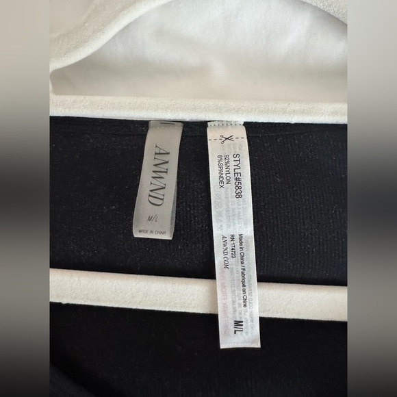 Anwnd Black Cutout Crop Top - Picture 3 of 3